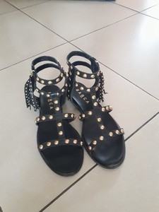 Sandali vera pelle con borchiette