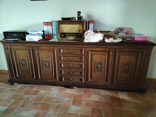 Mobile lungo e basso per salone grande