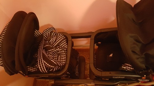 Vendo passeggino gemellare completo con ovetti 